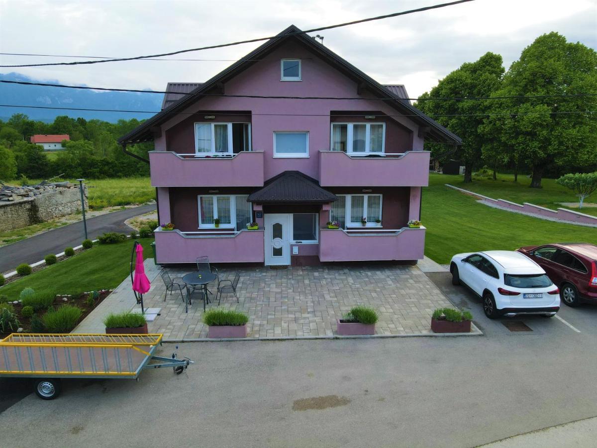 Hotel Sobe Matovinovic à Lovinac  Extérieur photo